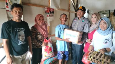 Aparatur Desa Waygalih Bantu Masyarakat Terdampak Banjir