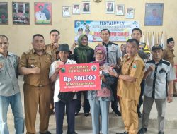 Pemdes sabahbalau bagikan BLT DD jelaang idul Fitri